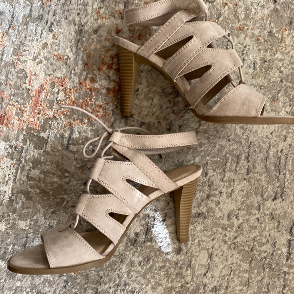 Vera Wang Lace Up Nude Suede Heel Camuto Zara Madden Edelman MK 10.0